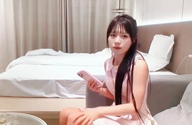 約良家妹妹，白皙光滑三點粉嫩叫聲惹人，後入幹她