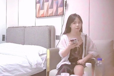 小少婦高高翹起屁股後入 微胖妹子口活好下面沒毛側身幹