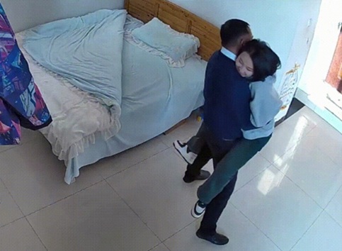 黑客破解家庭攝像頭偷拍 商務范大哥和年輕美少婦在出租屋偷情 還挺會玩的讓美女穿上性感情趣內衣 川渝口音對白