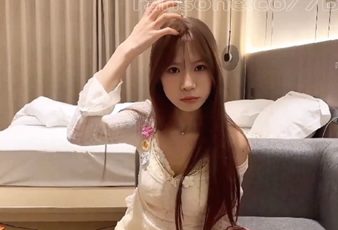 約個苗條妹子,妹妹胸部不大,下面緊