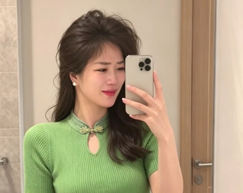少婦人妻長相漂亮身材豐滿極度反差，被綠帽老公找三個男的玩多P