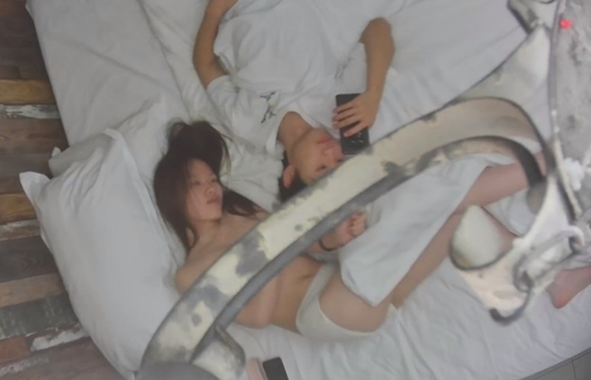 流出酒店上帝視角偷拍 大學生情侶 蜜桃臀嫩妹渴望若雞69猛力沖刺急速打樁機好舒服