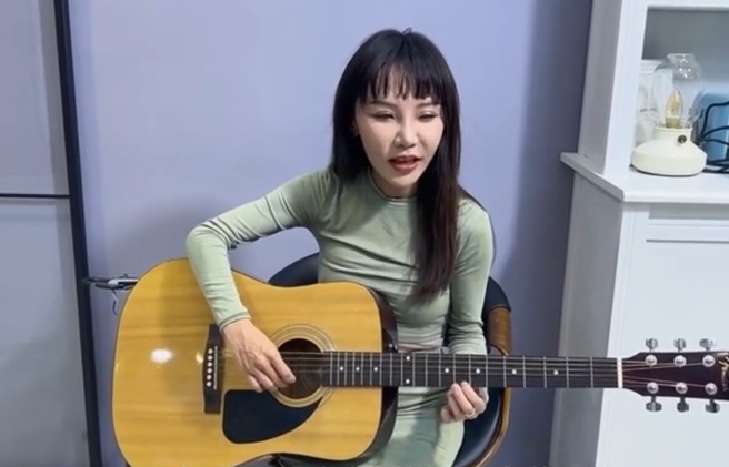 群交淫啪素人首次下海 音樂系菲菲首次下海嘗試多屌淫欲
