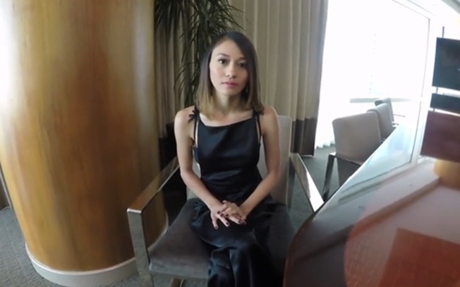 亞洲美眉 身材苗條小嬌乳要加倍努力才能獲得工作 在會議室桌子電動棒自慰被大肉棒老闆無套狂操小穴精液狂射一臉