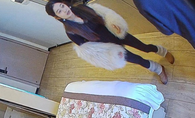 流出樂橙酒店偷拍 明星顏值高貴氣質少婦和紋身猛男開鐘點房偷情~被操到叫床聲撕心裂肺