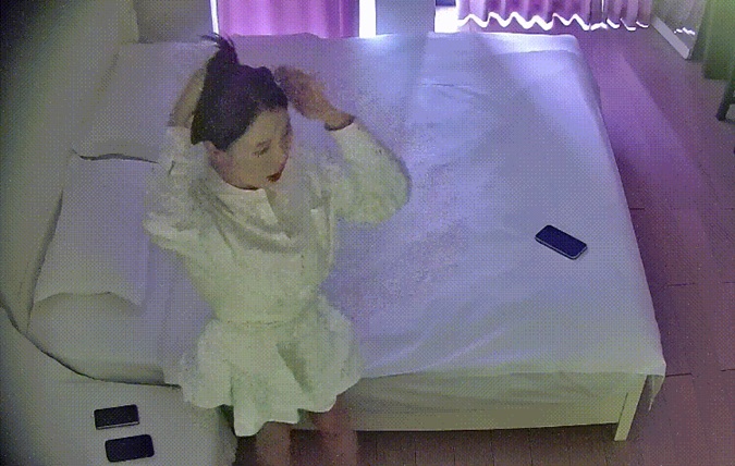 大學城 大叔老當益壯 找個年輕的漂亮小妹來玩一下 美女口了好一會把才把大叔口硬 趕緊床上床下開操