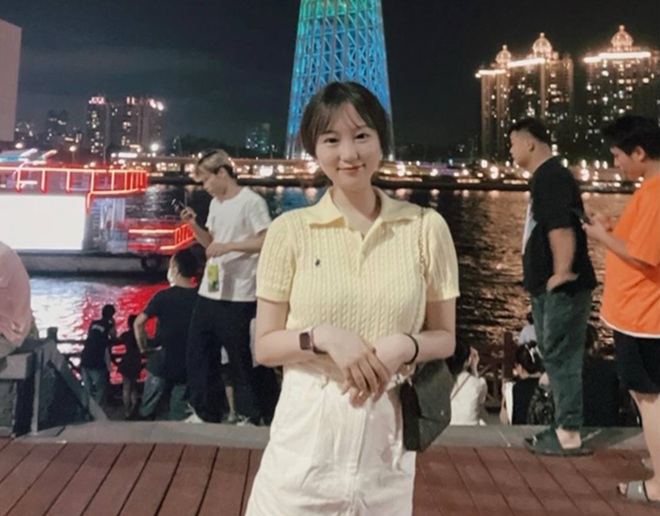 【原檔泄密】雲南端莊的小學老師 私下是頂級美乳反差母狗與男友各種姿勢口交啪啪視頻流出