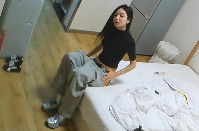 流出樂橙酒店偷拍 高顏值網紅級別美女和帥氣男友開房做愛