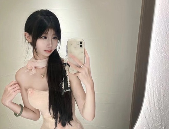 超高顏值黑絲小姐姐 完美露臉高潮臉扭曲浪叫反差女神背地賤到骨子裡
