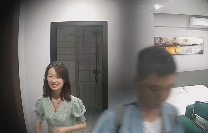 流出樂橙酒店偷拍 狗鏈調教外表清純的反差婊美女叫床真騷