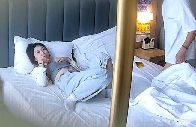 流出酒店稀有房偷拍 大學生情侶高校小白襪性感學姐被暴力男友變態玩弄