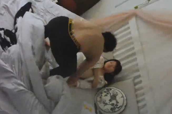 流出樂橙酒店偷拍 大奶學妹被男友用精液敷臉眼睛都睜不開了 女孩竟然嚶嚶大哭起來反轉來的太快了笑死我了